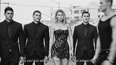 canzone per versace fotomodelle|Pubblicità Versace pour homme con Gigi Hadid e modelli in .